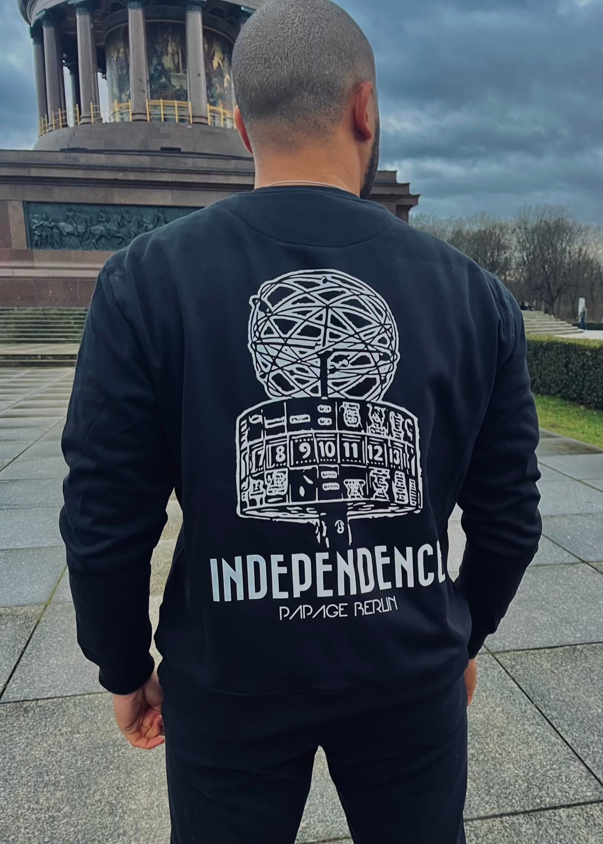 PAPAGE - 030 INDEPENDENCE Crewneck black