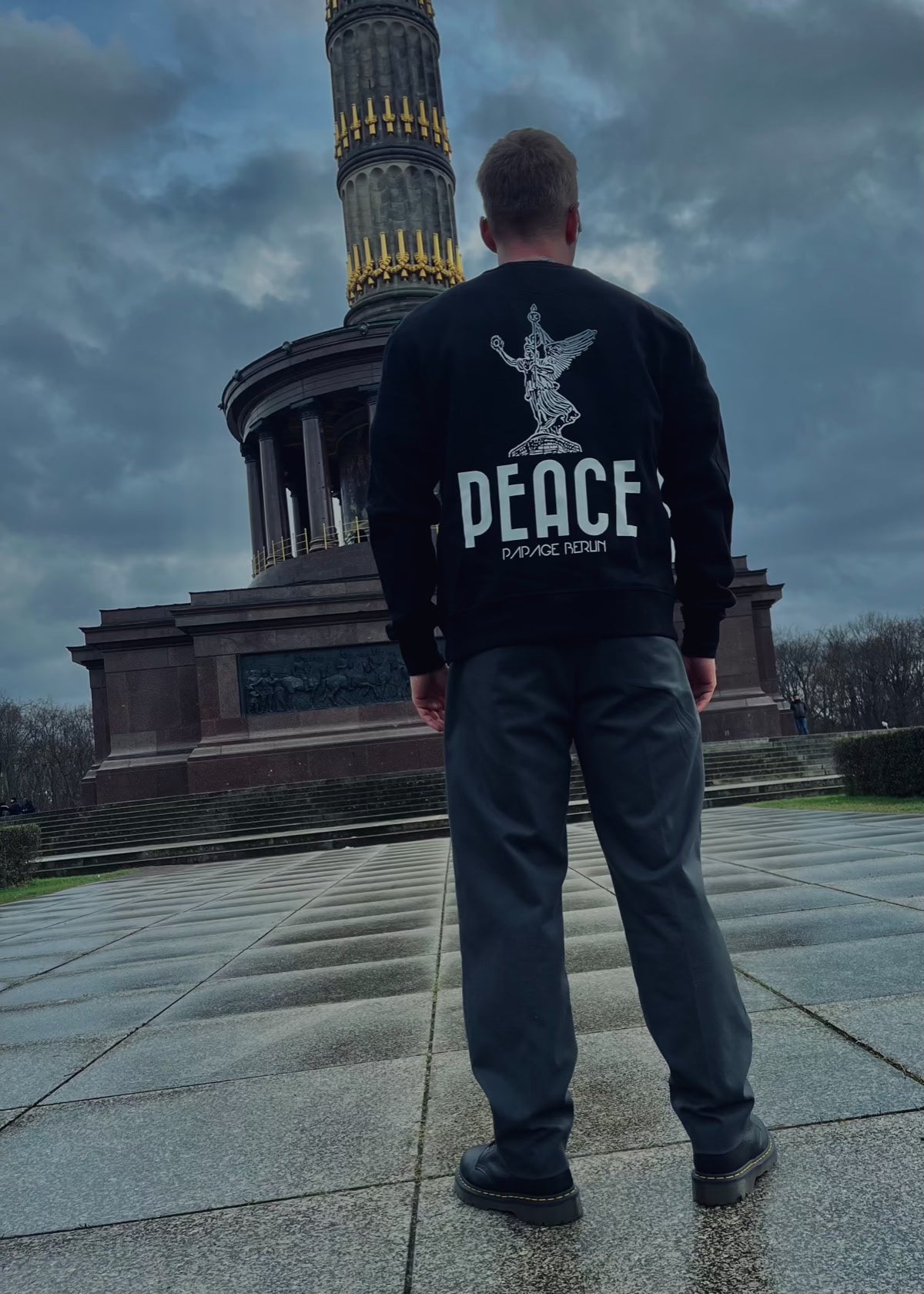 PAPAGE - 030 PEACE Crewneck black