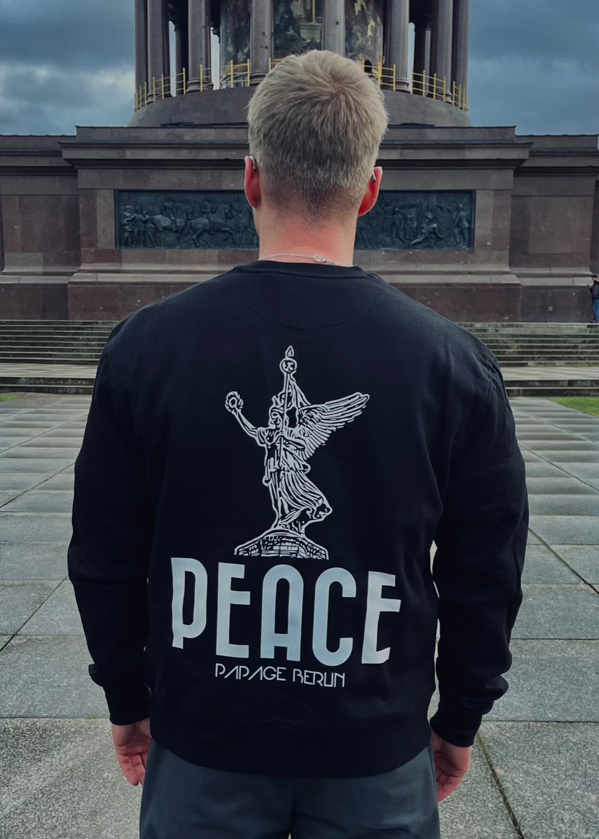 PAPAGE - 030 PEACE Crewneck black