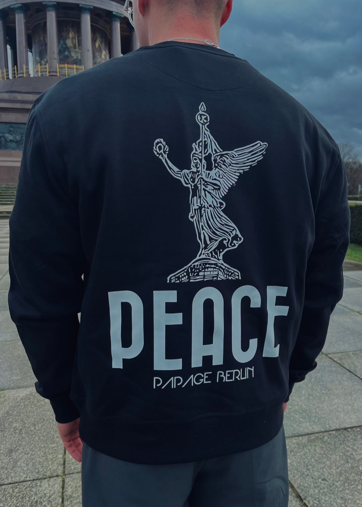 PAPAGE - 030 PEACE Crewneck black
